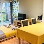 Modern Spacious Retreat Full Fibre Wi-Fi & Free Parking