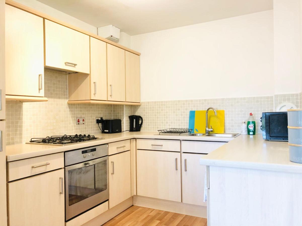 Appartement Modern Spacious Retreat Full Fibre Wi-fi & Free Parking
