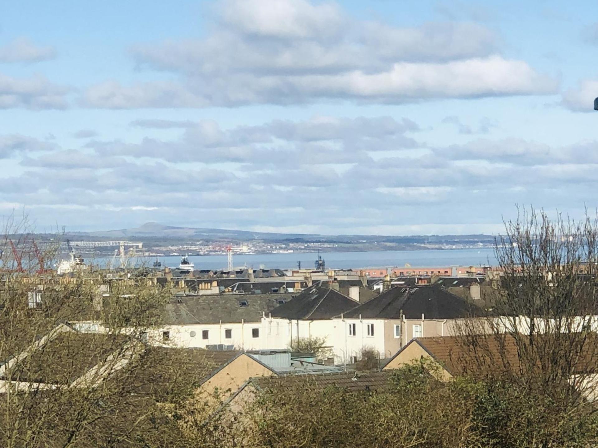 Modern Spacious Retreat Full Fibre Wi-fi & Free Parking