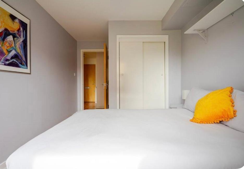Modern Spacious Retreat Full Fibre Wi-fi & Free Parking