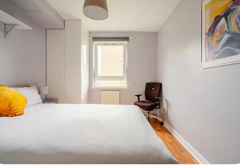 Modern Spacious Retreat Full Fibre Wi-fi & Free Parking